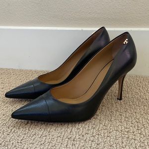 Tory Burch leather pumps.